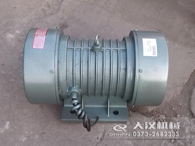 VB振動電機的選型要根據(jù)所匹配產品需要的激振大小，進行選擇。